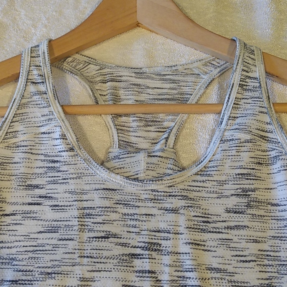Lululemon Essential Tank - Picture 5 of 8